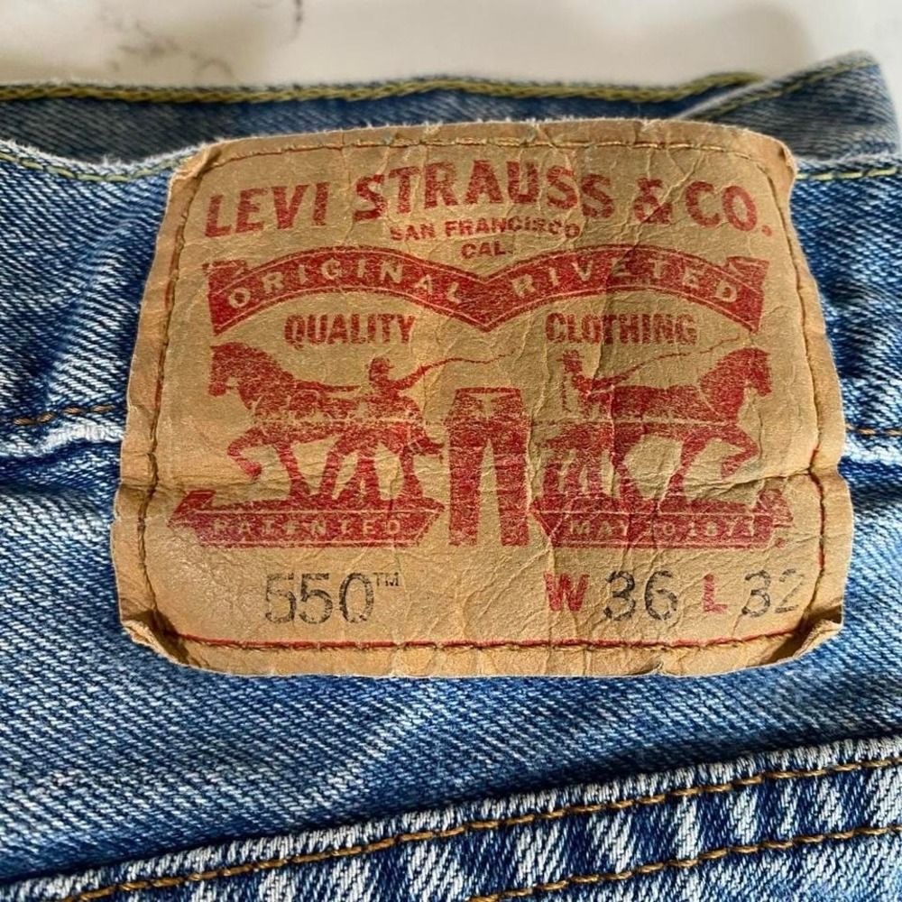 Levi's 550 Relaxed Fit Jeans Men's 36x32 Medium Wash Classic denim - Picture 2 of 8